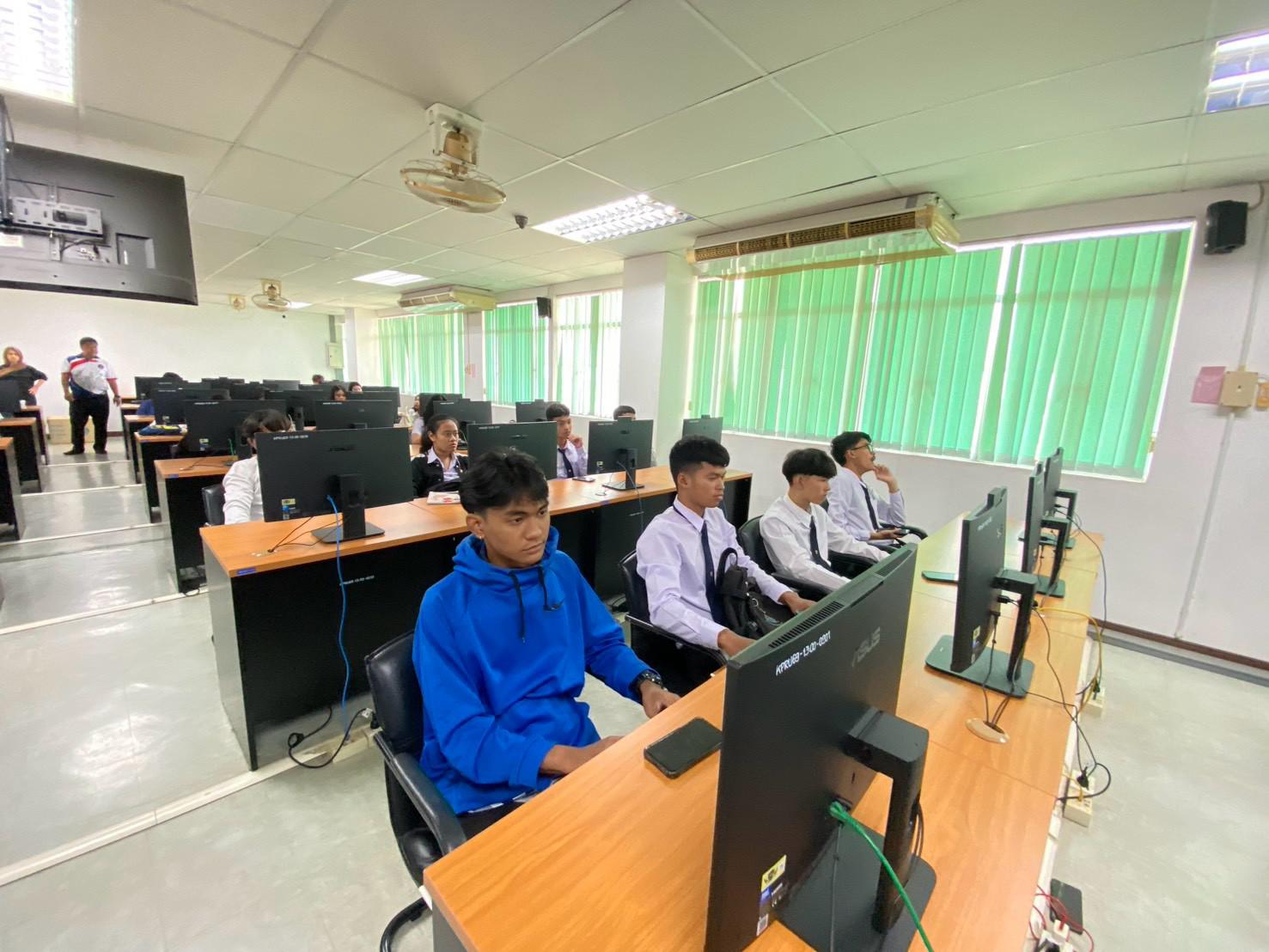 4. คณะเทคโนโลยีอุตสาหกรรม มหาวิทยาลัยราชภัฏกำแพงเพชร จัดโครงการอบรมและพัฒนาทักษะภาษาอังกฤษและมาตรฐานคอมพิวเตอร์ สำหรับนักศึกษาชั้นปีที่ 1